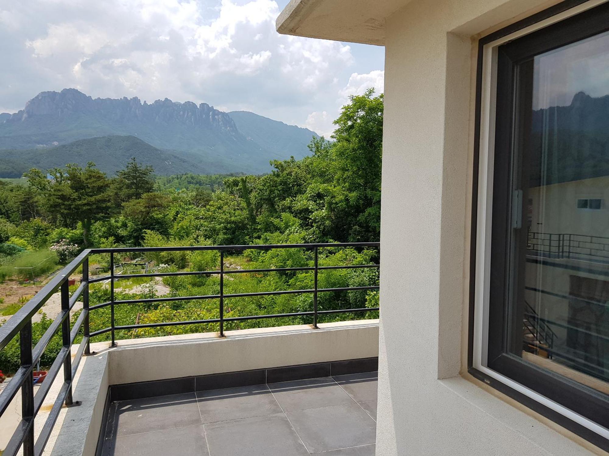 Gilson Guesthouse Сокчо Екстериор снимка